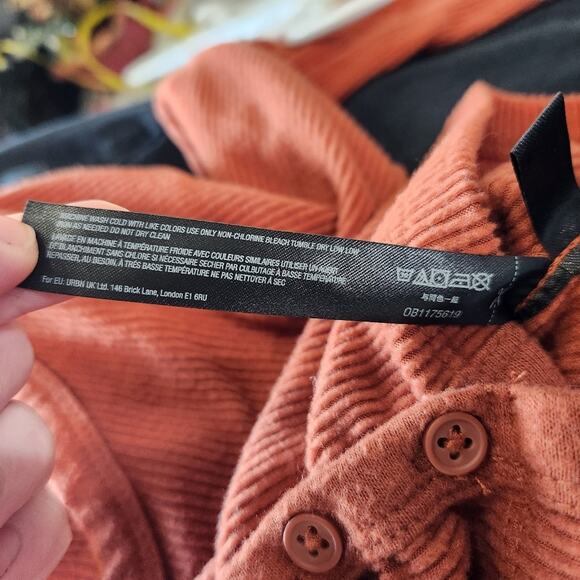 Urban Outfitters Rust Red Cropped Cardigan Top Ruched Detail Size Small - Picture 8 of 8